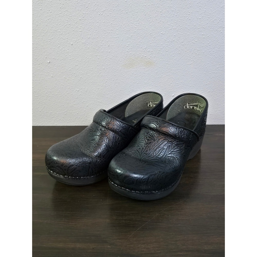 Dansko XP 2.0 Professional Black Floral Embossed Leather Clogs Shoes Womens 37